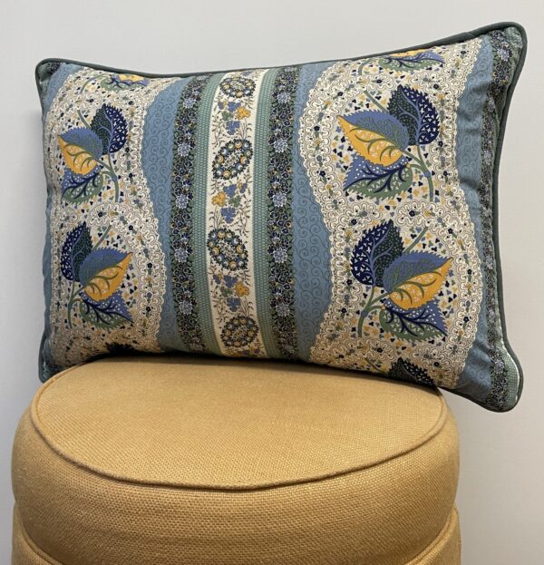 Casse-noisette Floral Cushion